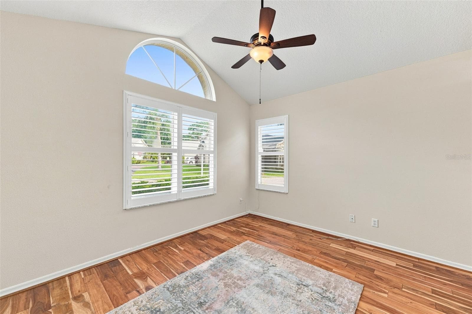 High ceilings and beautiful laminate flooring bring out the coastal theme that is carried throughout the home. - 1124 GOLFVIEW WOODS DR #na, SUN CITY CENTER