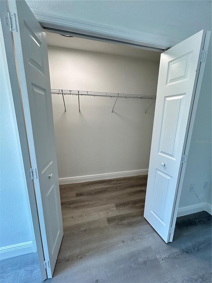 Walking Closet - 13521 SW 106TH ST, DUNNELLON