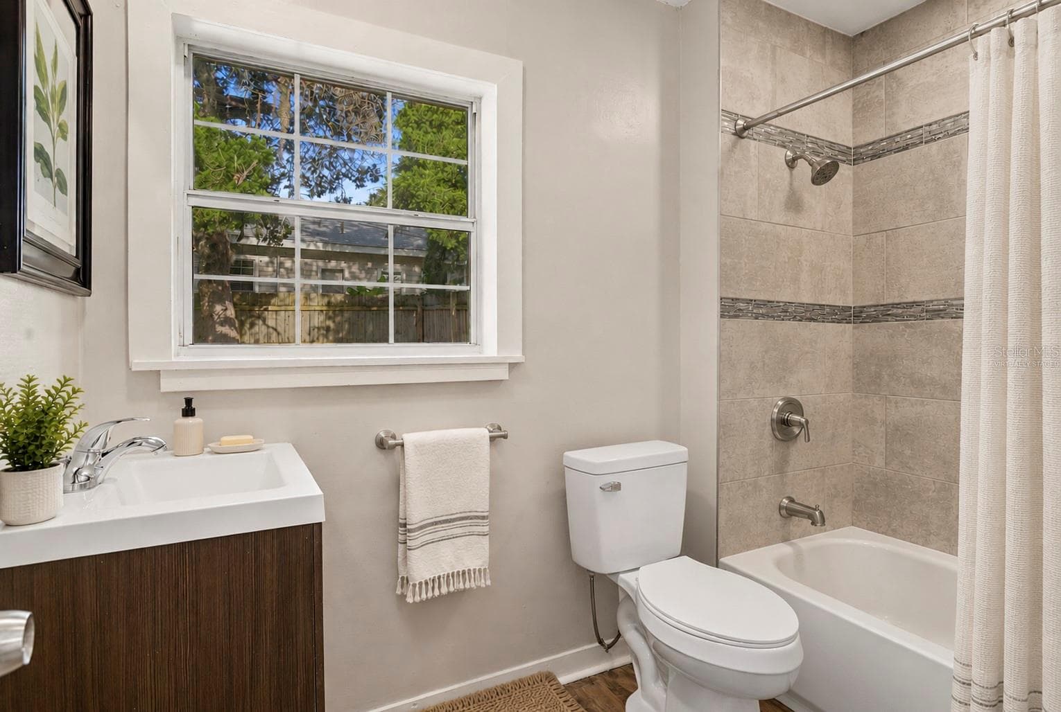 Virtually Staged - 205 E FOUNTAIN ST, FRUITLAND PARK