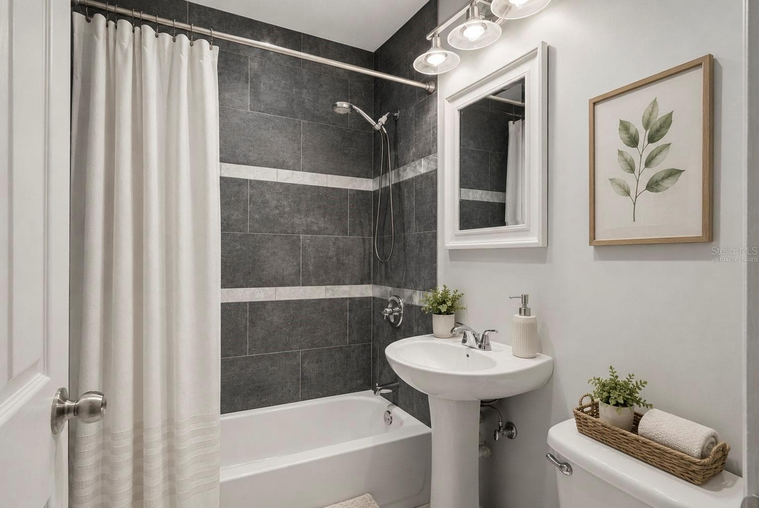 Virtually Staged - 205 E FOUNTAIN ST, FRUITLAND PARK