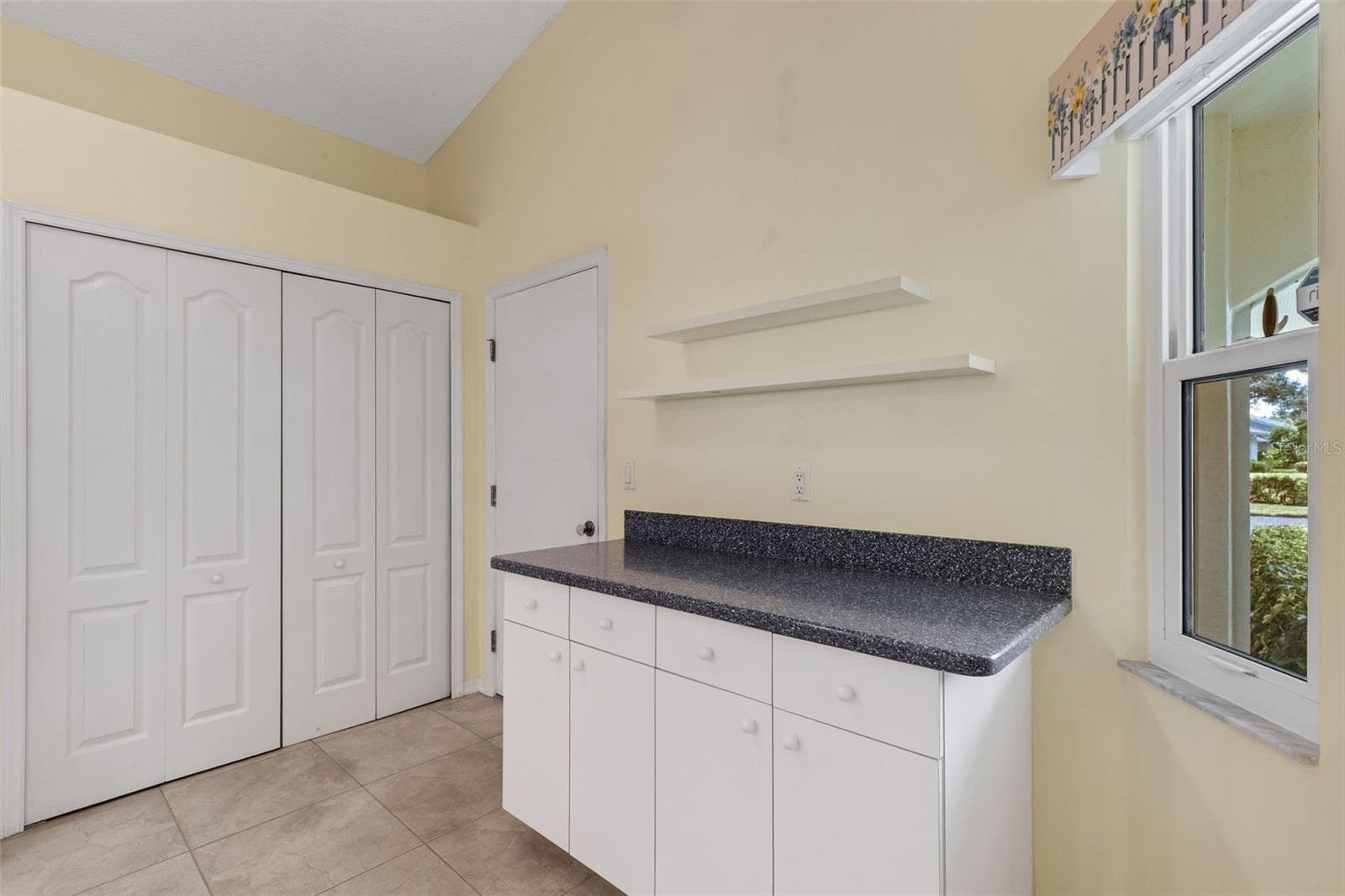 Kitchen - 4430 FERN DR, BRADENTON