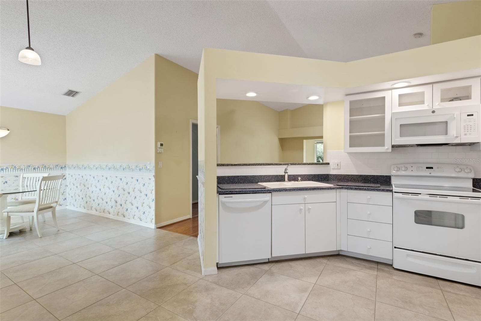 Kitchen - 4430 FERN DR, BRADENTON