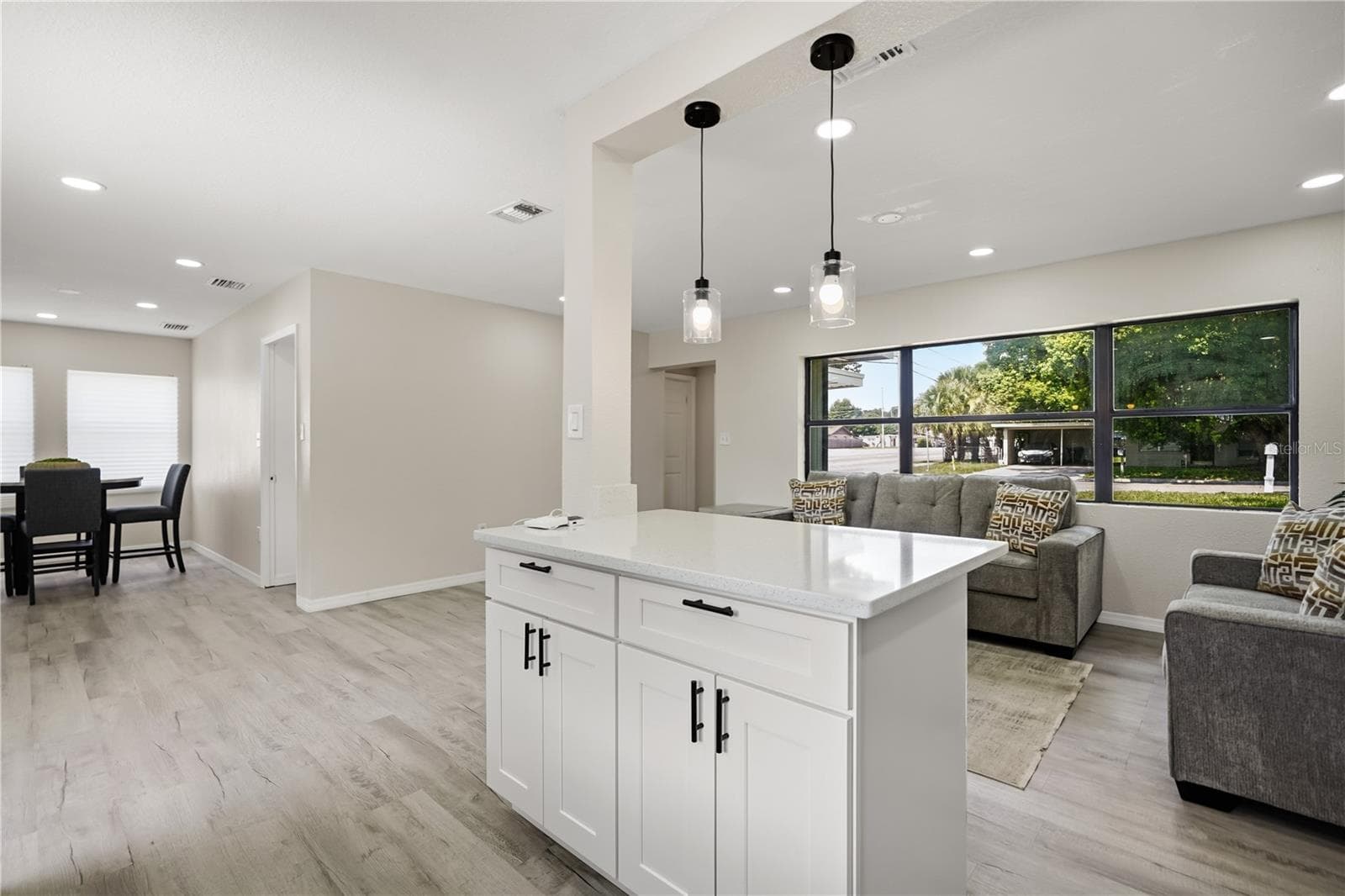 Living/Kitchen/Dining Area - 2601 HEALY DR, ORLANDO
