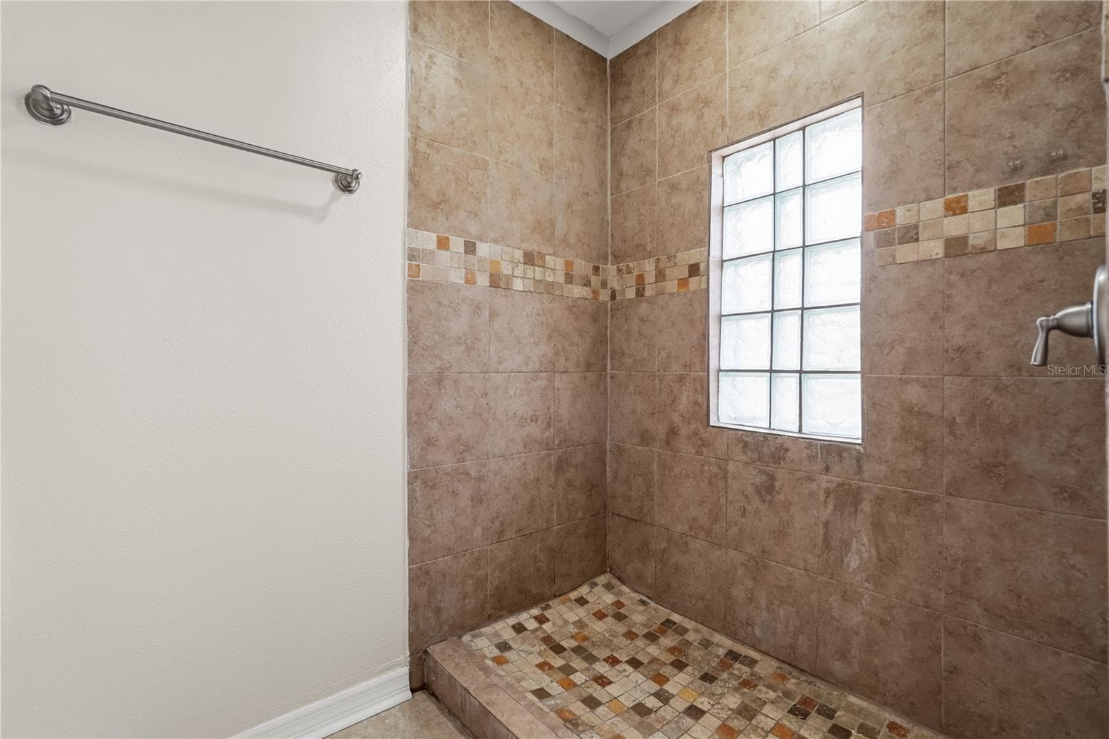 Primary Bathroom - 2601 HEALY DR, ORLANDO