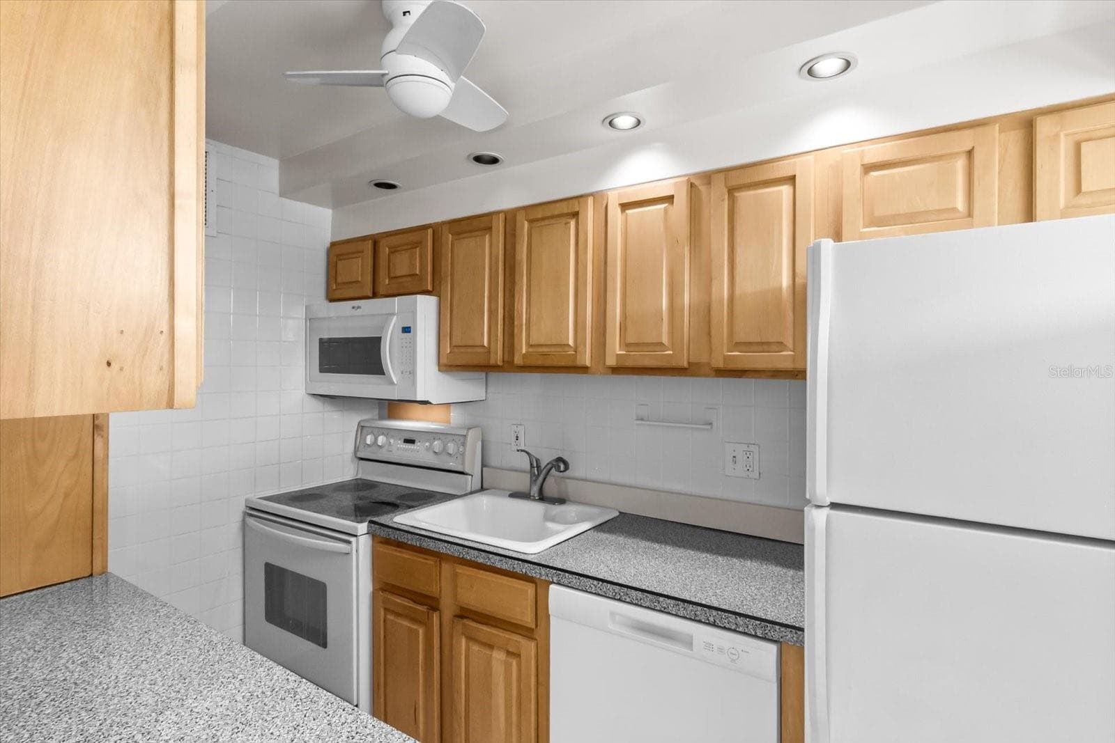 Condominium at 33 S GULFSTREAM AVE #305, SARASOTA, photo 19 of 30