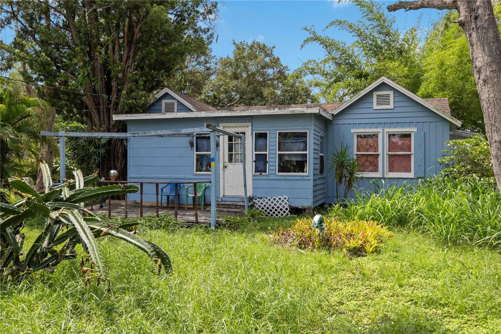 Single Family Residence at 2126 OLENTARY ST, SARASOTA, photo 6 of 8