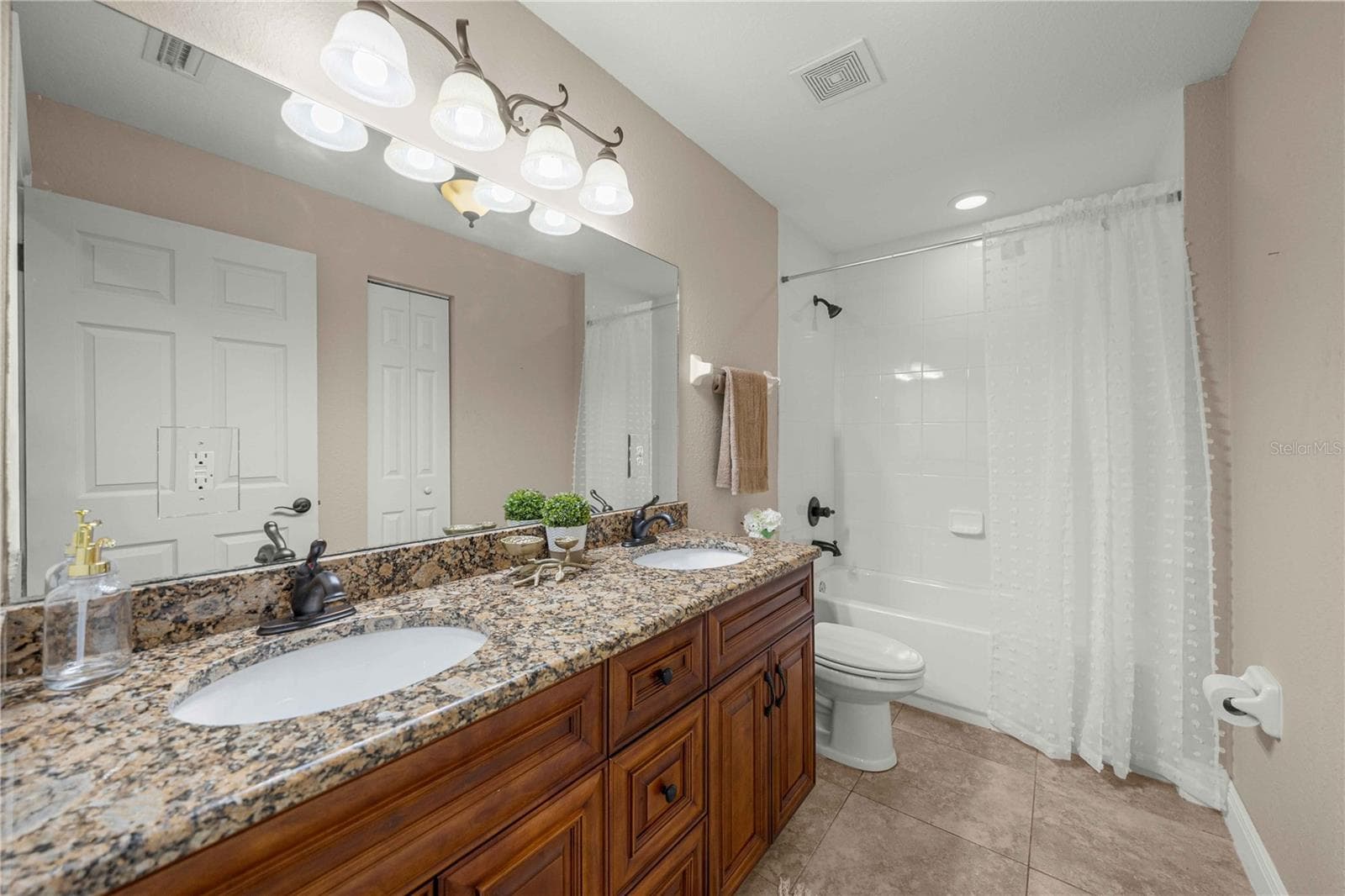 Guest Bath - 16376 SE 81ST CT, SUMMERFIELD