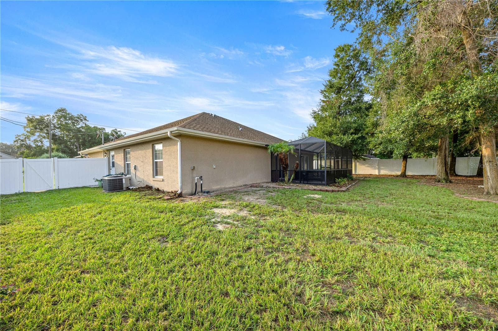 Side View of Home - 16376 SE 81ST CT, SUMMERFIELD