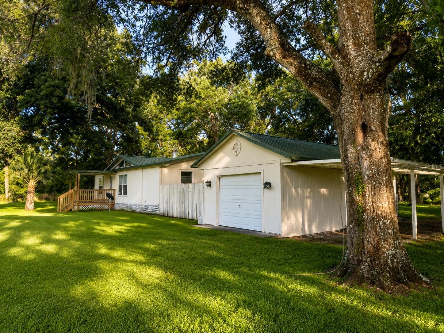 Manufactured Home at 25256 RICHBARN RD, BROOKSVILLE, photo 2 of 20