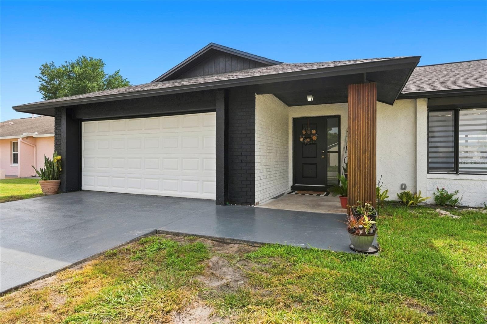 Single Family Residence at 10500 RAMBLEWOOD RD, ORLANDO, photo 3 of 40