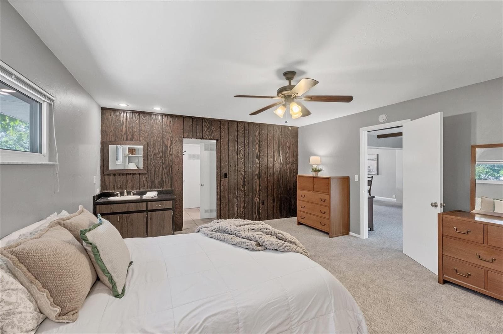 Single Family Residence at 5201 STEVENS DR, SARASOTA, photo 17 of 35