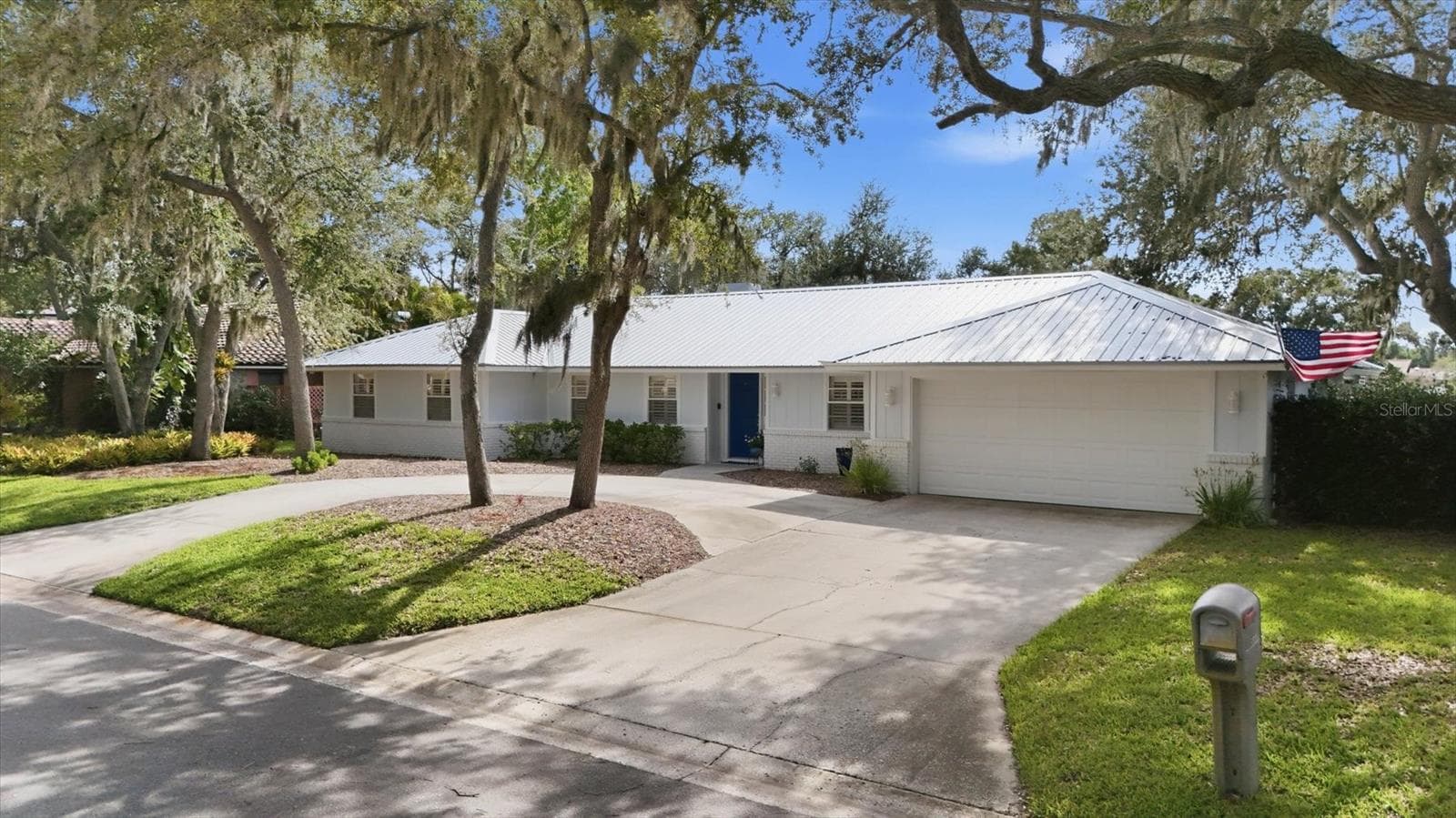 Single Family Residence at 5505 BENEVA WOODS CIR, SARASOTA, photo 3 of 38