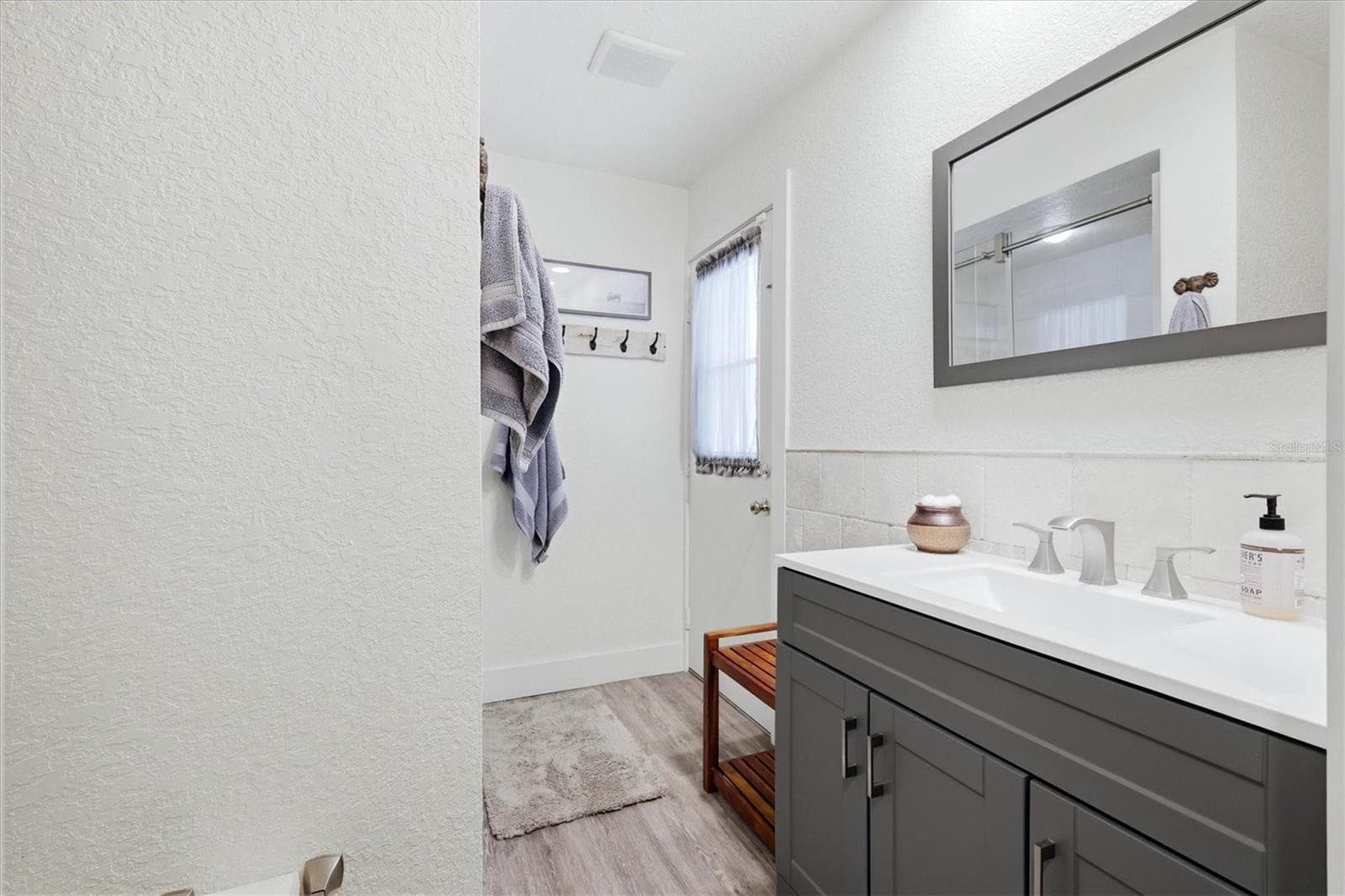 Guest Bathroom - 5505 BENEVA WOODS CIR, SARASOTA