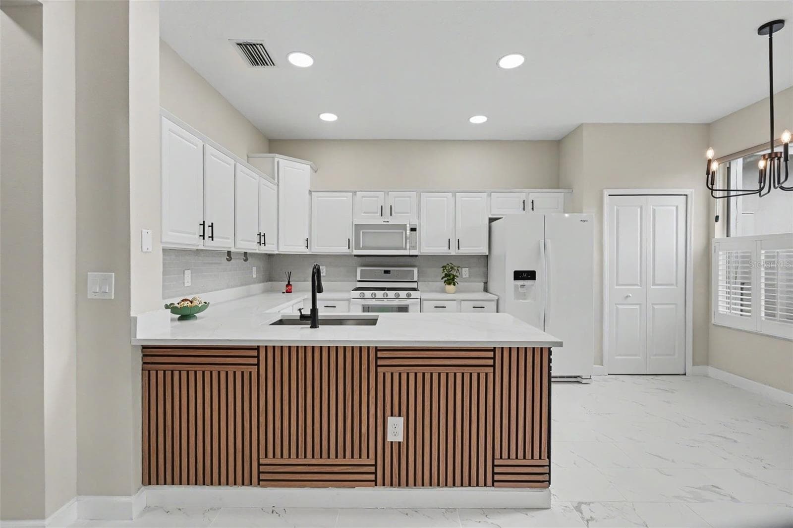 Townhouse at 10111 HAYFIELD WAY, TAMPA, photo 17 of 63
