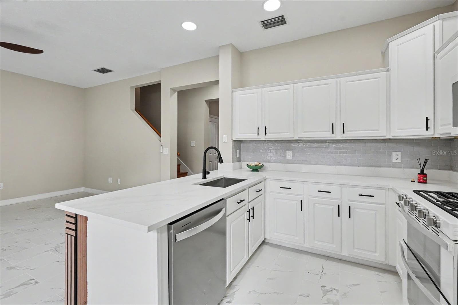 Townhouse at 10111 HAYFIELD WAY, TAMPA, photo 20 of 63