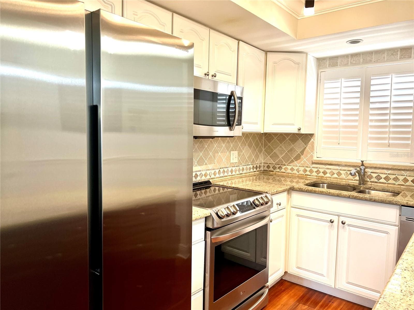 Condominium at 304 GOLFVIEW RD #PH7, NORTH PALM BEACH, photo 9 of 60