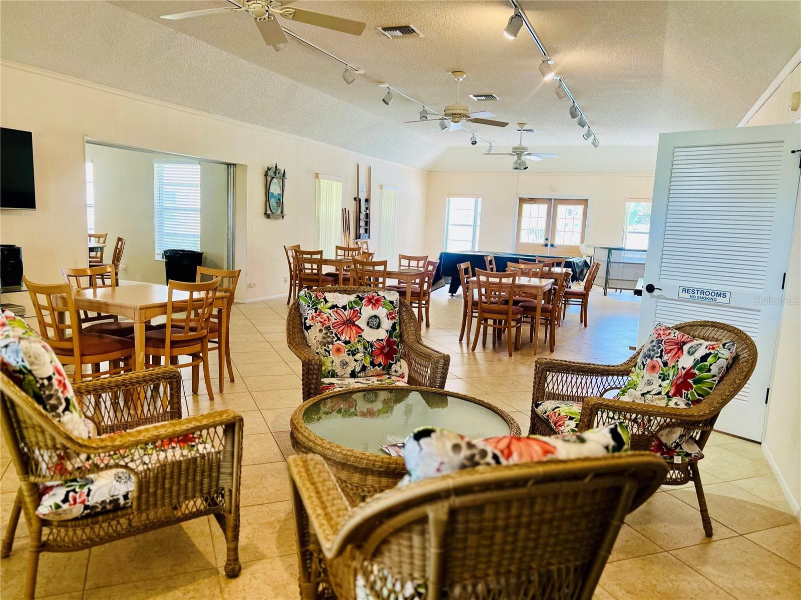 Condominium at 304 GOLFVIEW RD #PH7, NORTH PALM BEACH, photo 34 of 60