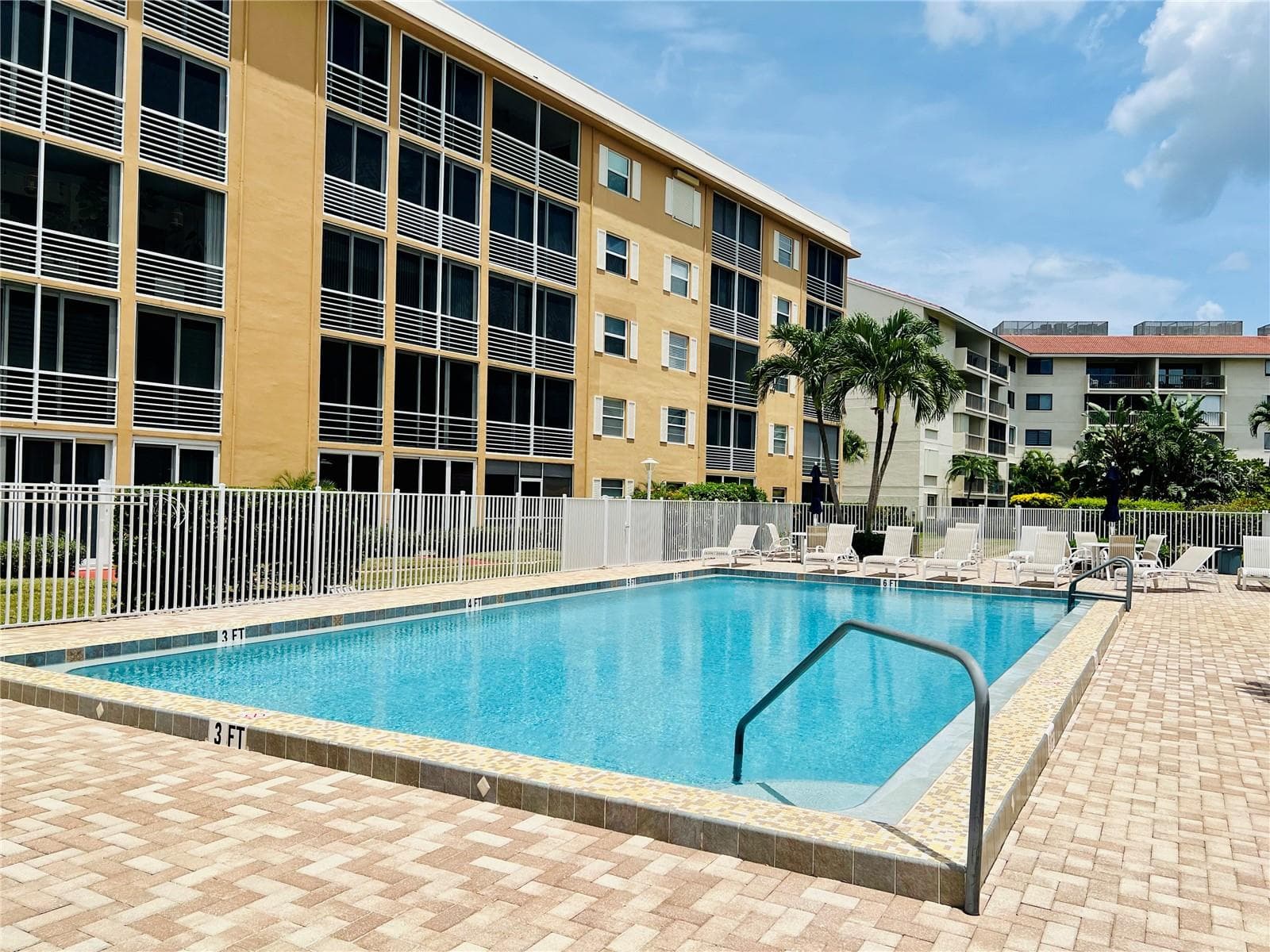 Condominium at 304 GOLFVIEW RD #PH7, NORTH PALM BEACH, photo 37 of 60