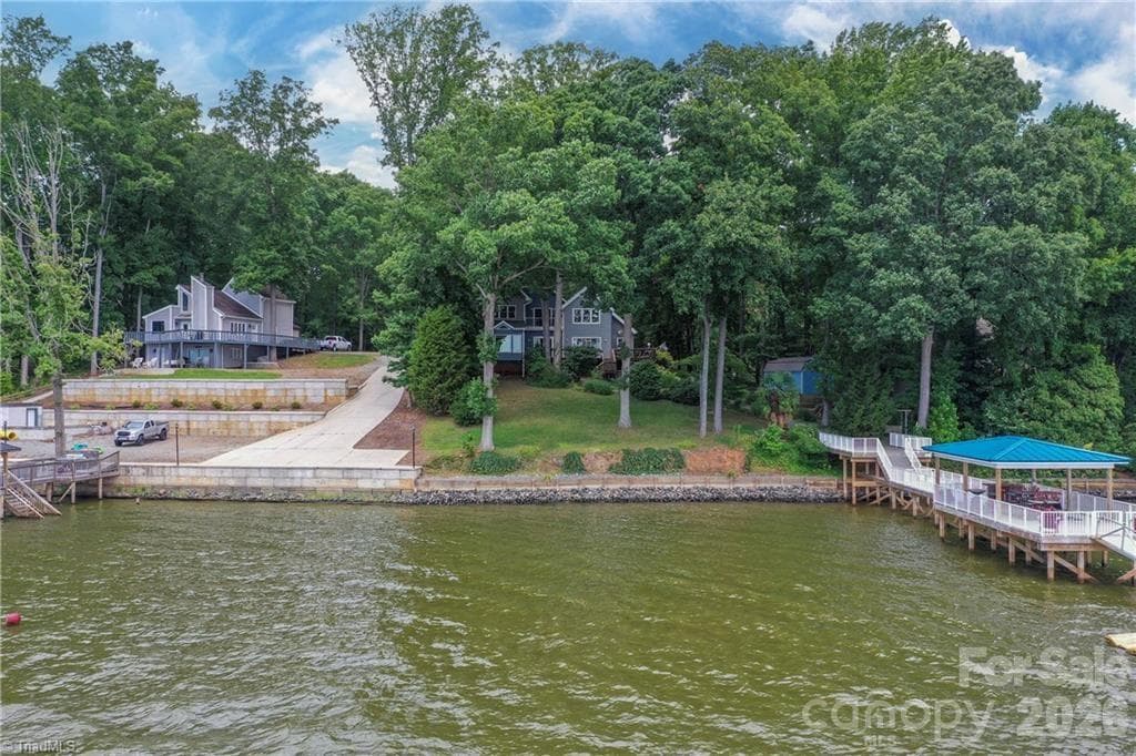 Single Family Residence at 144 Riverside Court, Lexington, photo 7 of 48