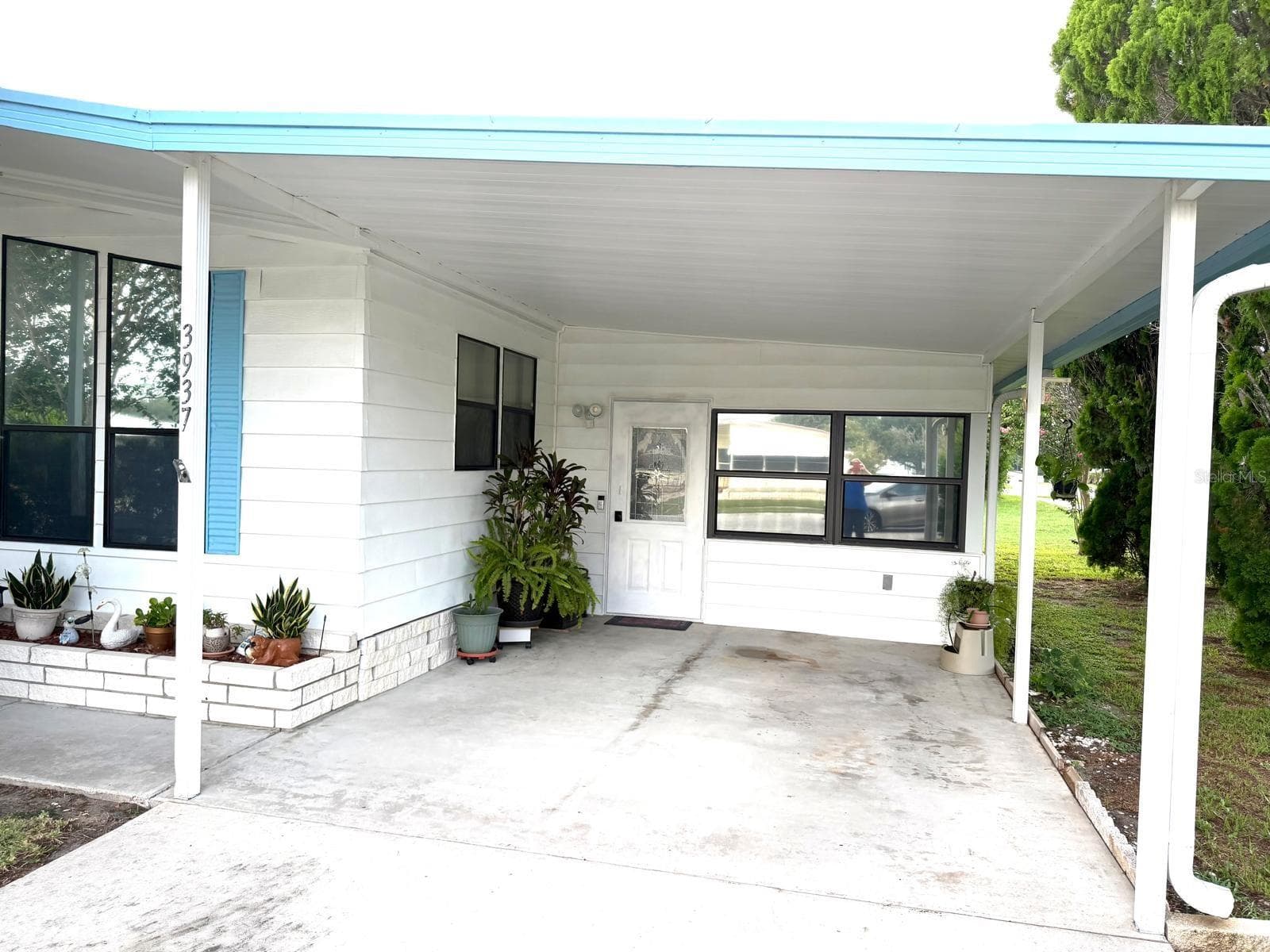 Manufactured Home at 3937 CHRIS DR, WESLEY CHAPEL, photo 4 of 54