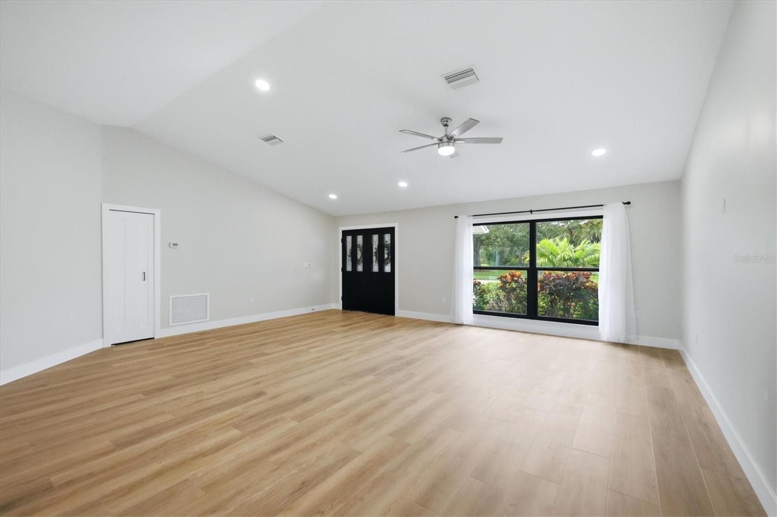 Single Family Residence at 8822 MISTY CREEK DR, SARASOTA, photo 7 of 67