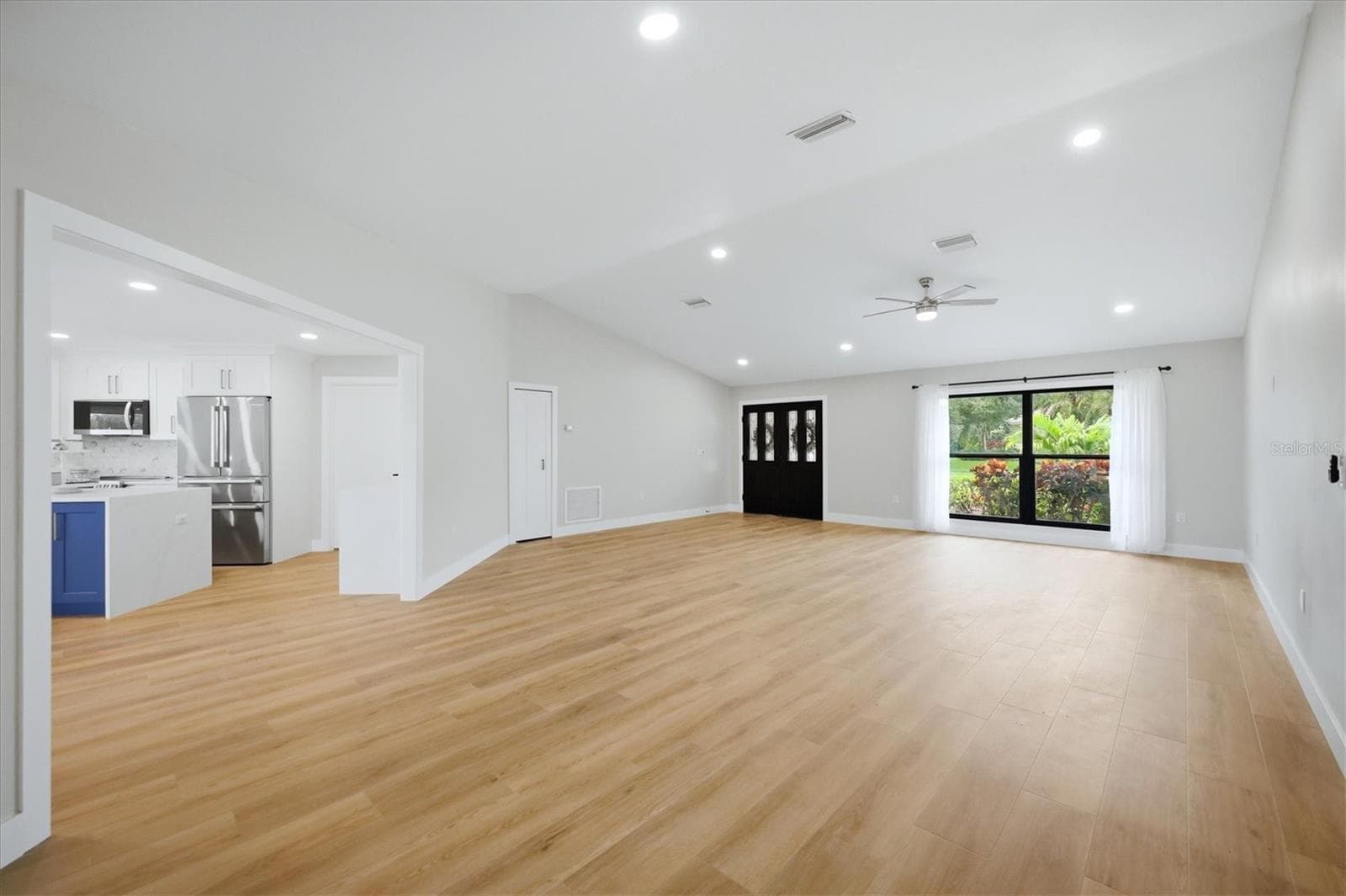 Single Family Residence at 8822 MISTY CREEK DR, SARASOTA, photo 8 of 67