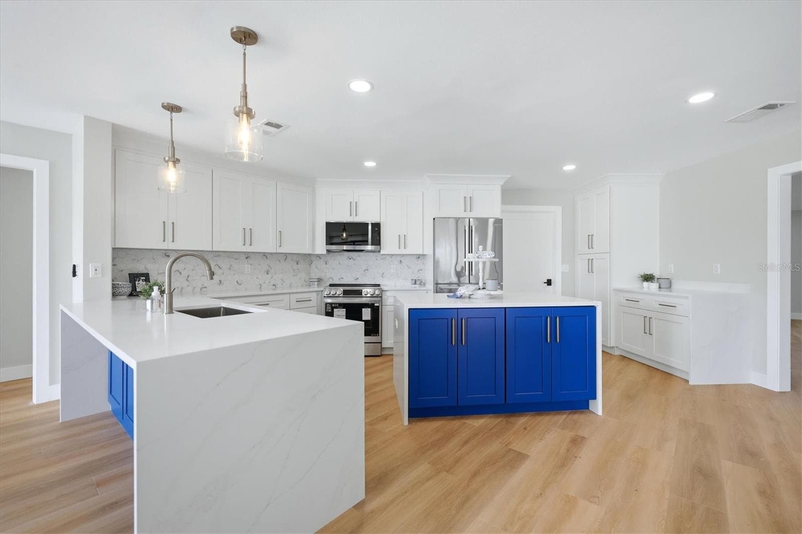 Single Family Residence at 8822 MISTY CREEK DR, SARASOTA, photo 14 of 67