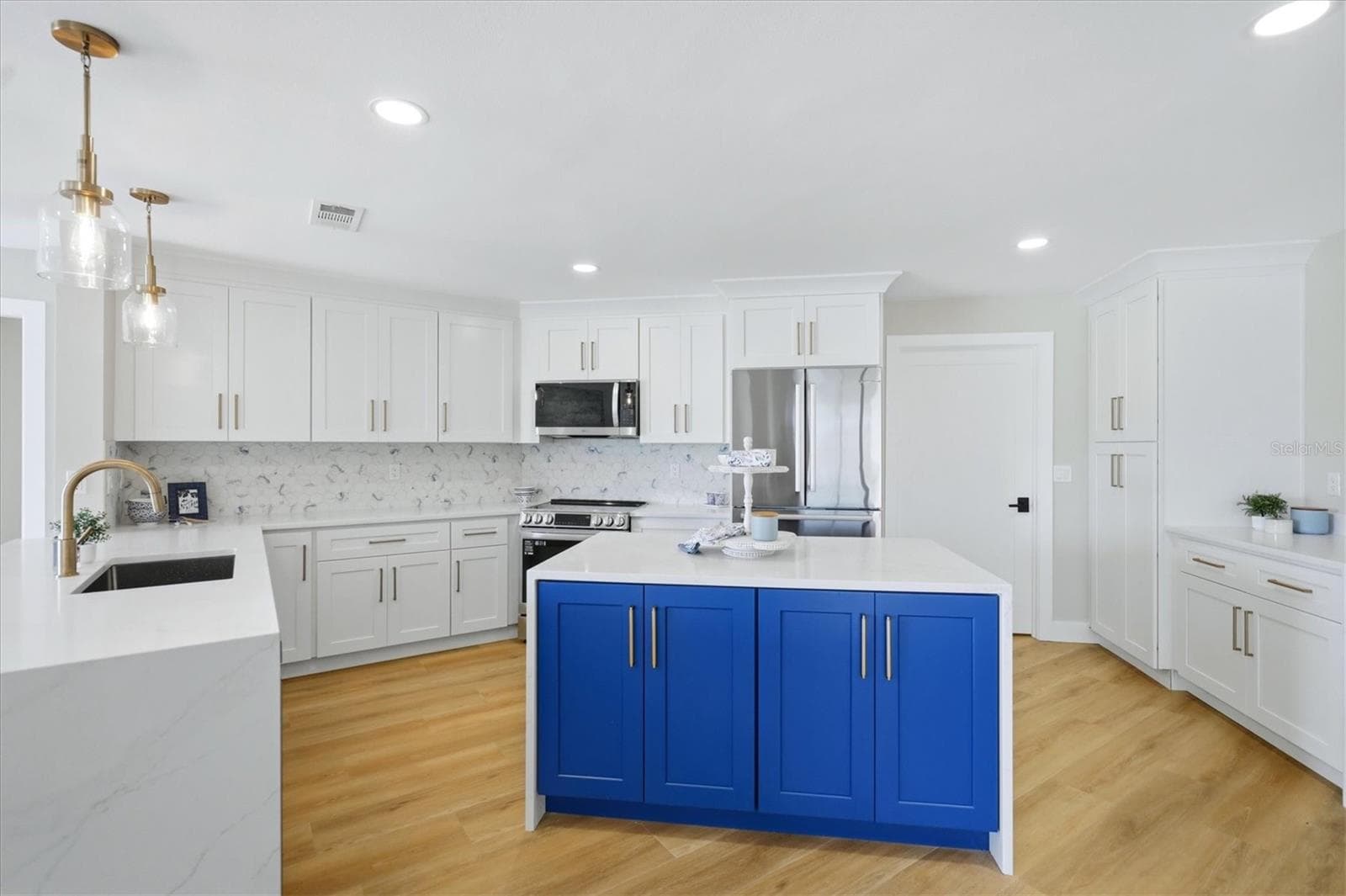 Single Family Residence at 8822 MISTY CREEK DR, SARASOTA, photo 16 of 67