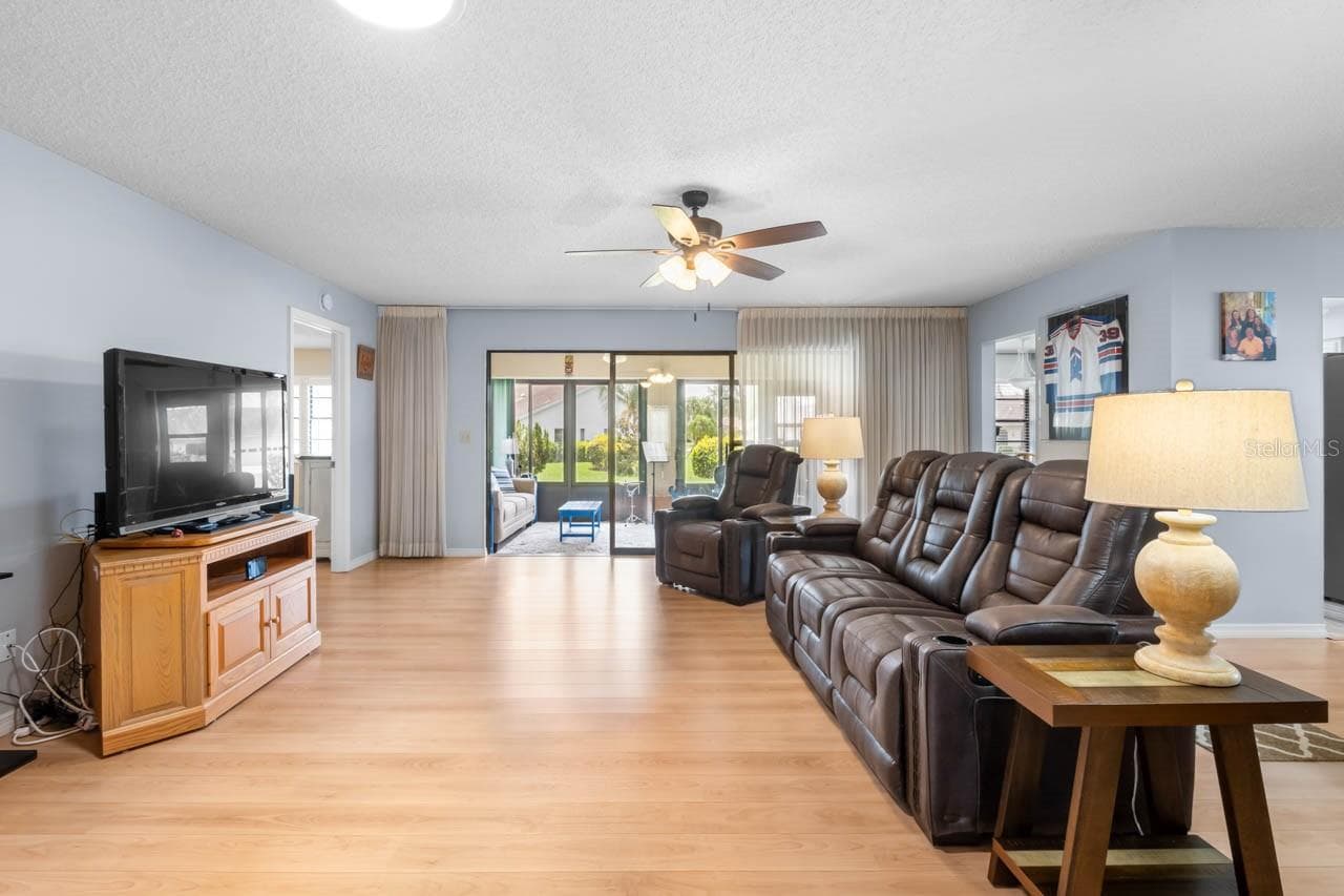 Living - 1317 LELAND DR, SUN CITY CENTER