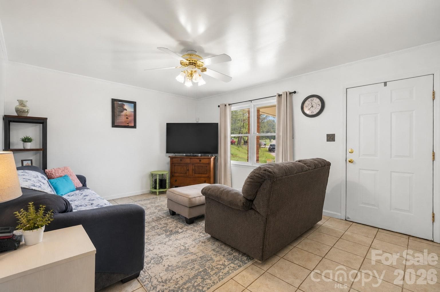 Living Room - 5149 Bloomfield Estate, Granite Falls