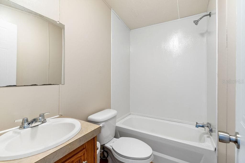 Manufactured Home at 27133 MILLER RD, DADE CITY, photo 4 of 27