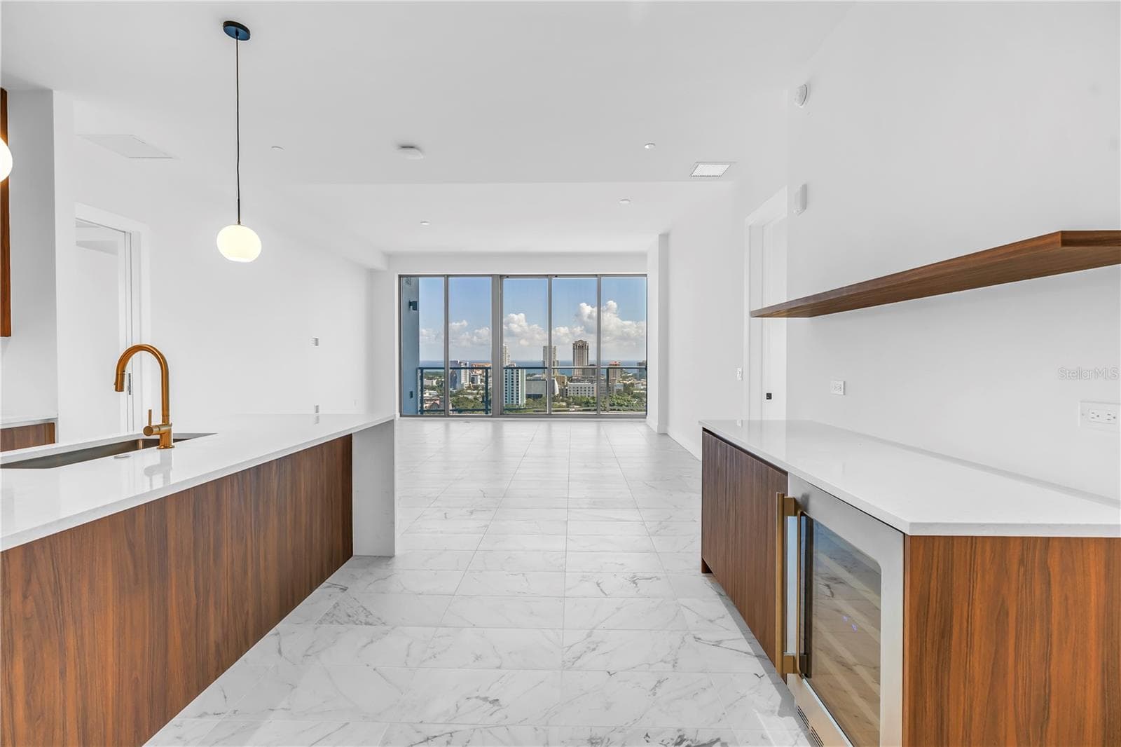 Water views as soon as you enter the front door - 777 3RD AVE N #1704, ST PETERSBURG