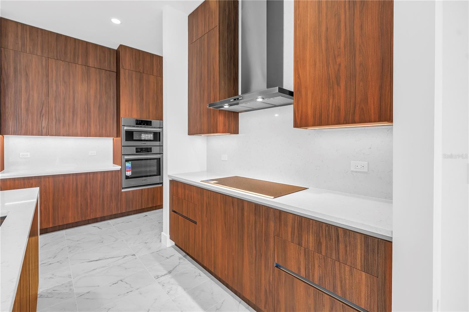 Condominium at 777 3RD AVE N #1704, ST PETERSBURG, photo 7 of 35