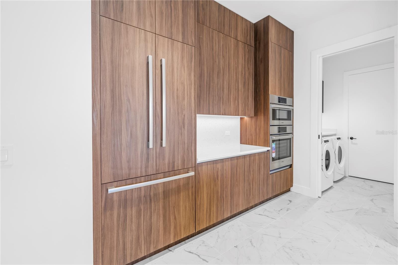 Condominium at 777 3RD AVE N #1704, ST PETERSBURG, photo 8 of 35