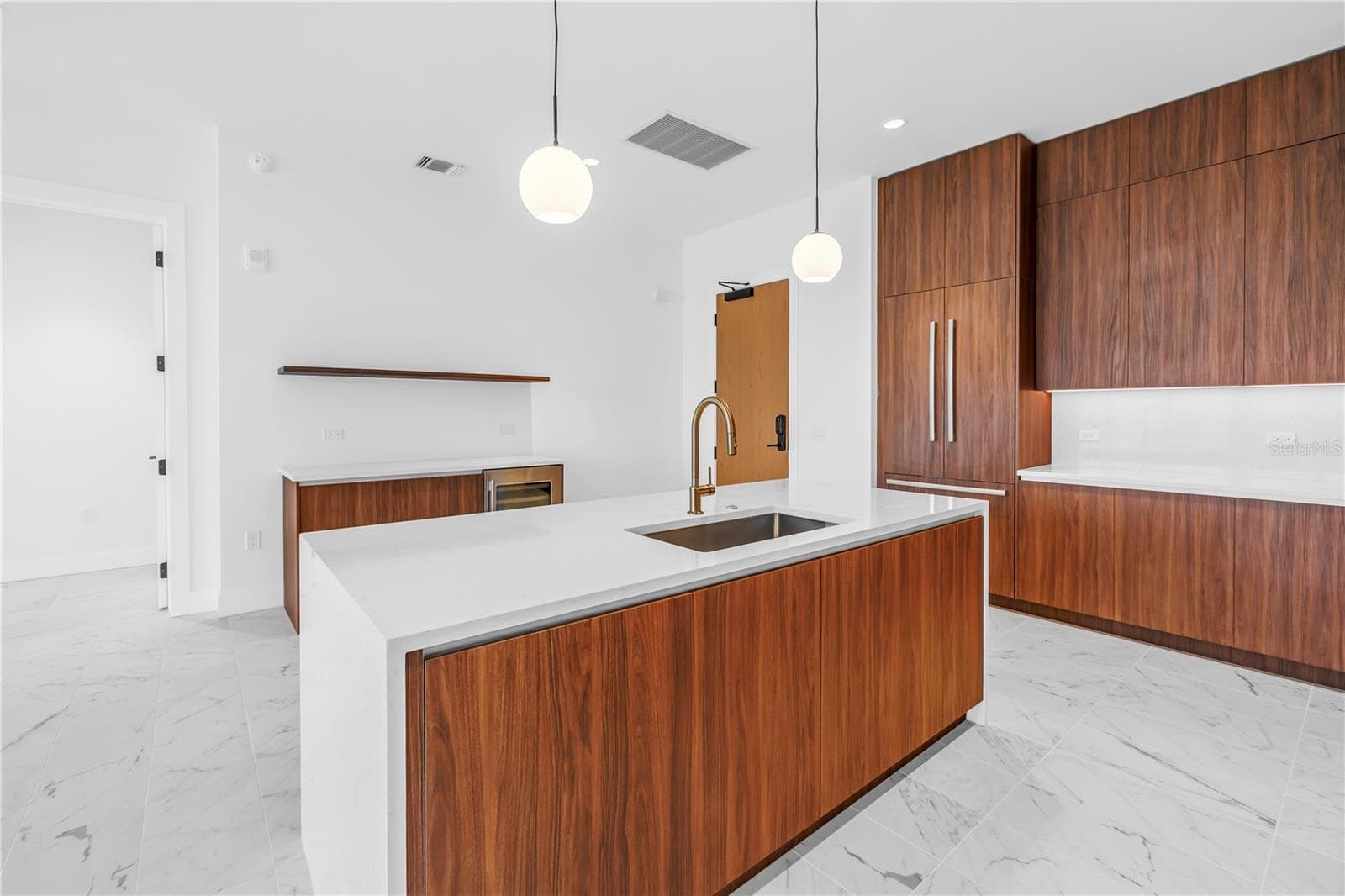 Condominium at 777 3RD AVE N #1704, ST PETERSBURG, photo 13 of 35