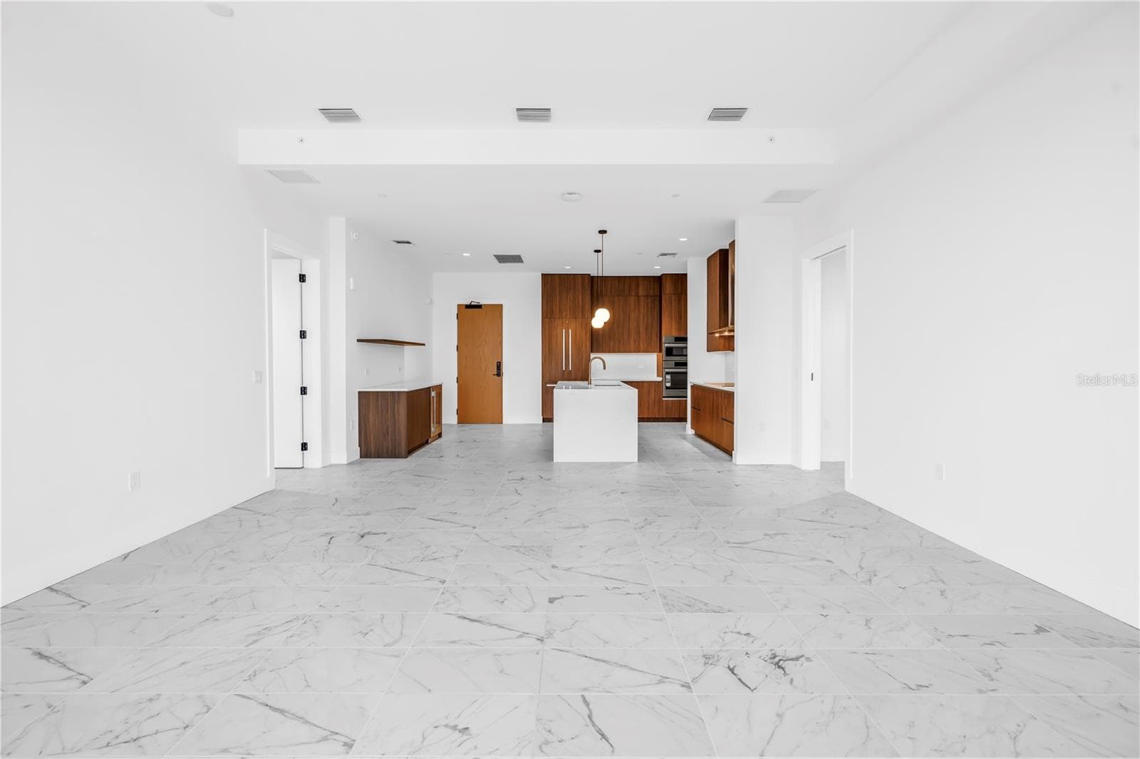 11 foot ceilings with ample light - 777 3RD AVE N #1704, ST PETERSBURG