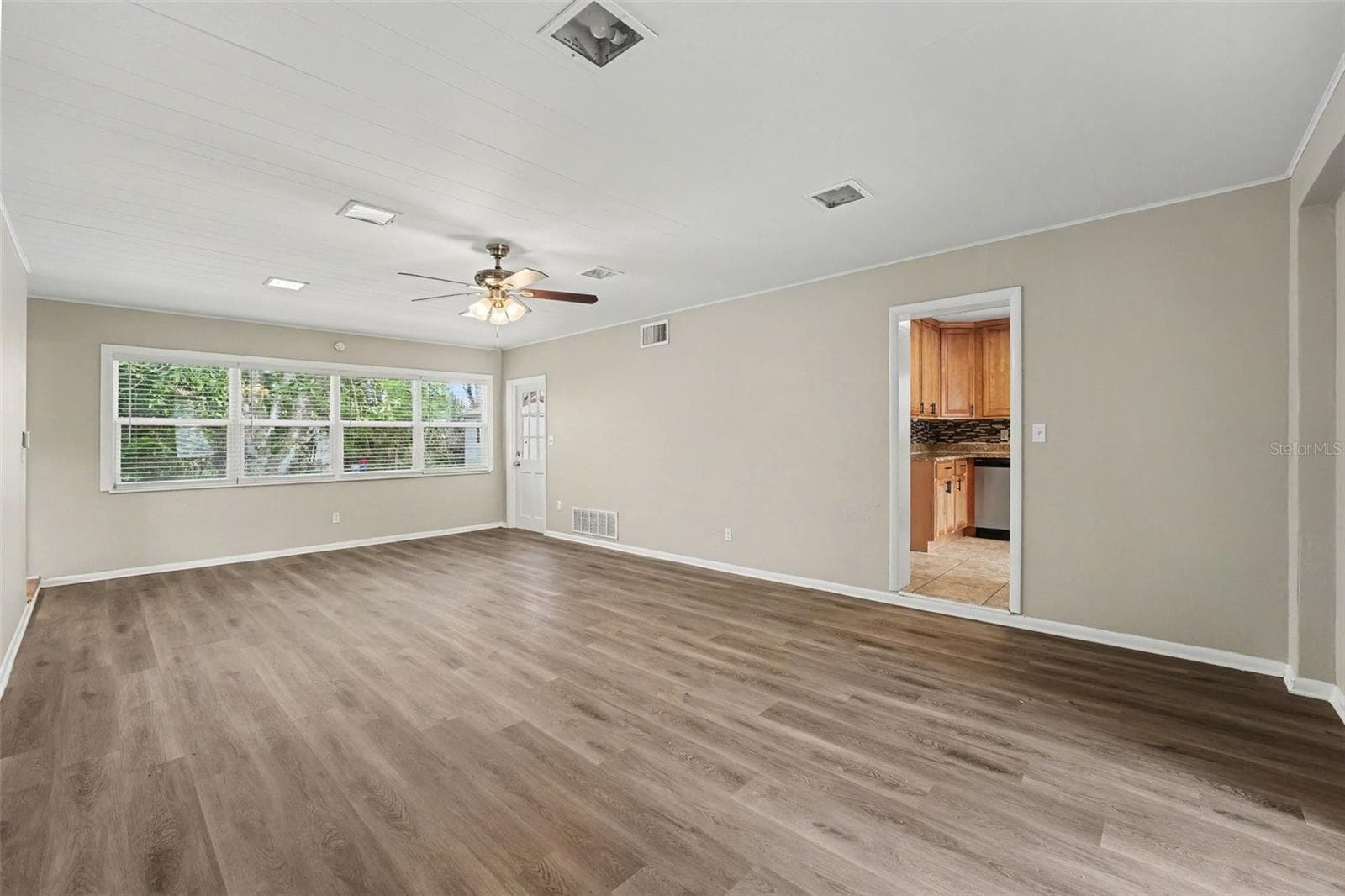 Single Family Residence at 2935 WOODLAND HILLS AVE, LAKELAND, photo 5 of 19