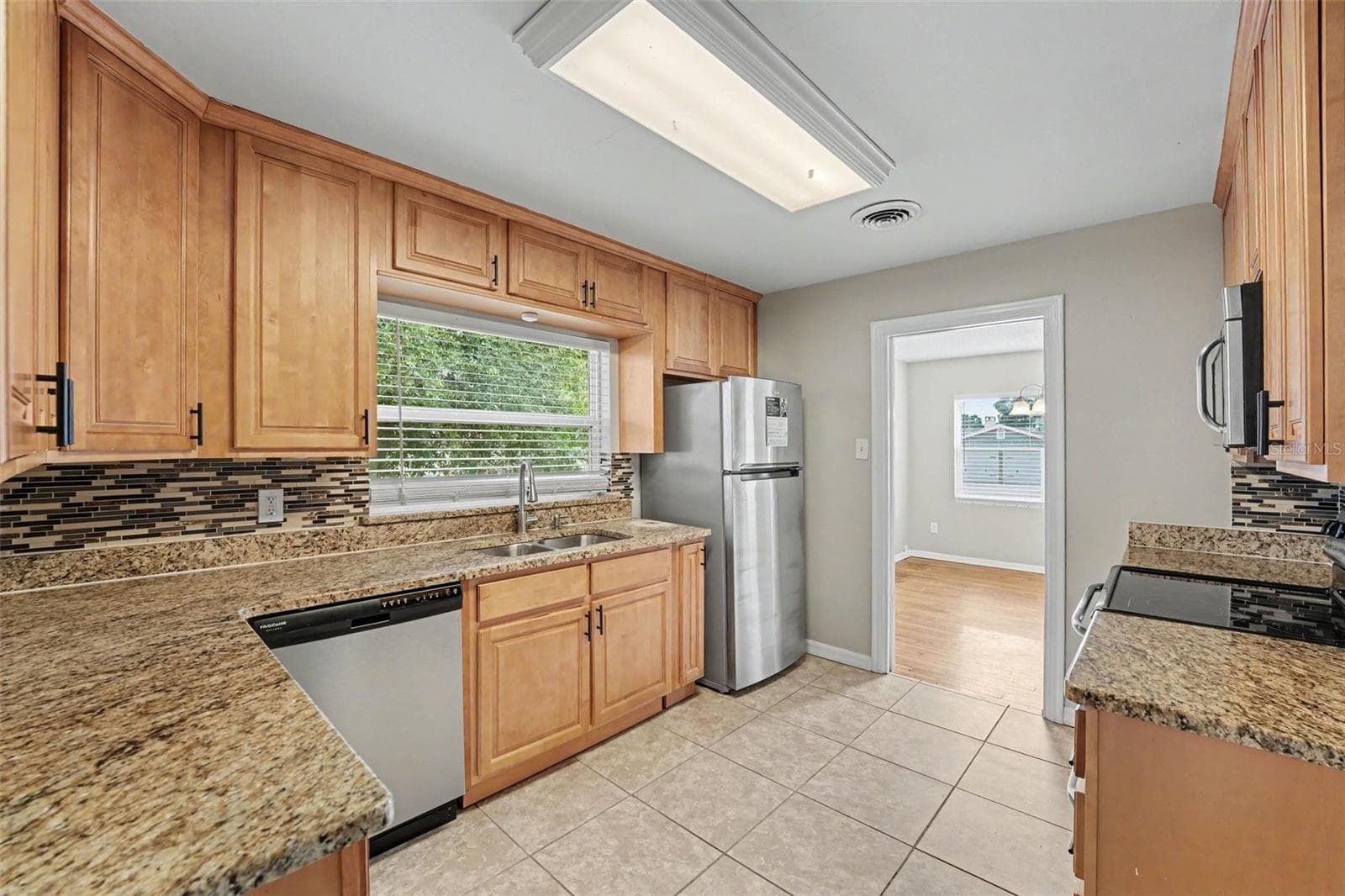 Single Family Residence at 2935 WOODLAND HILLS AVE, LAKELAND, photo 7 of 19