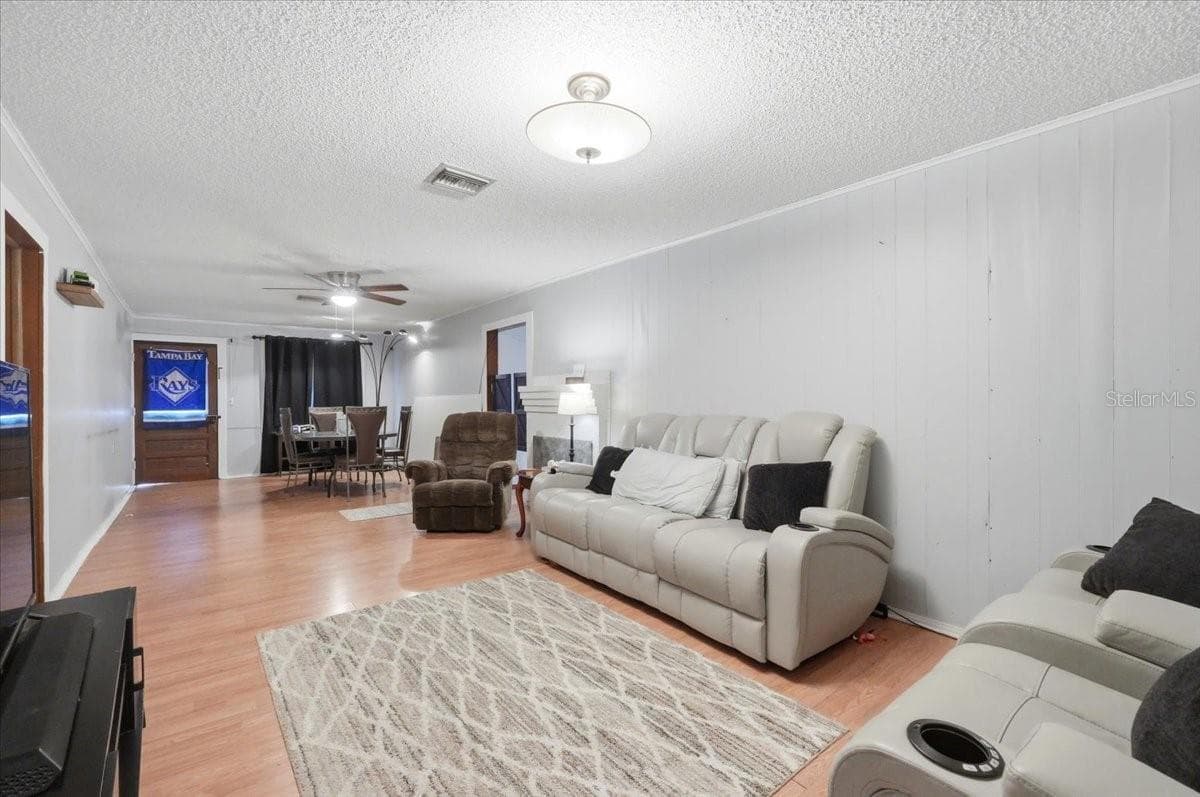 Single Family Residence at 675 E BAY AVE, EAGLE LAKE, photo 5 of 47