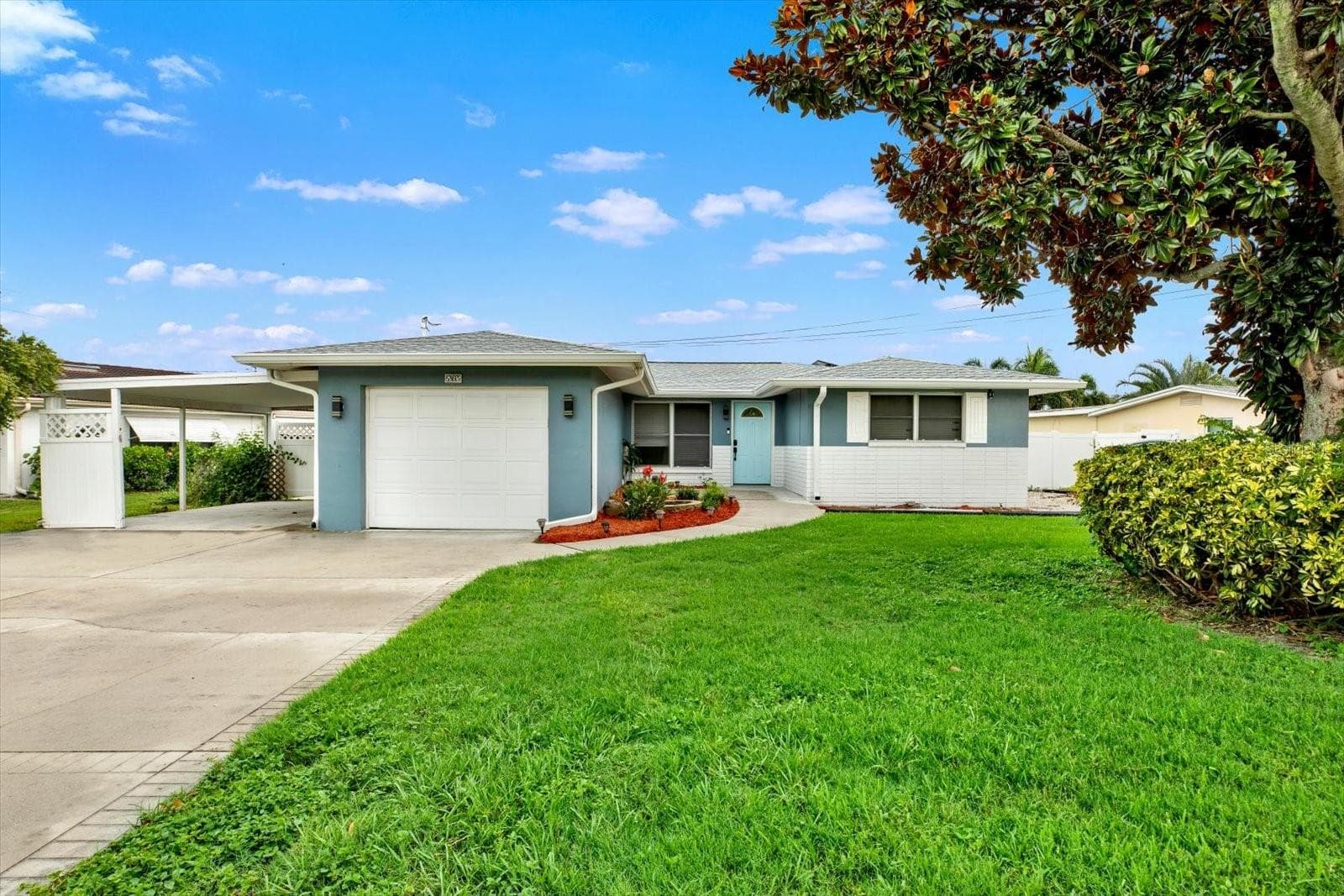 Single Family Residence at 5995 BLOSSOM LAKE DR, SEMINOLE, photo 2 of 20