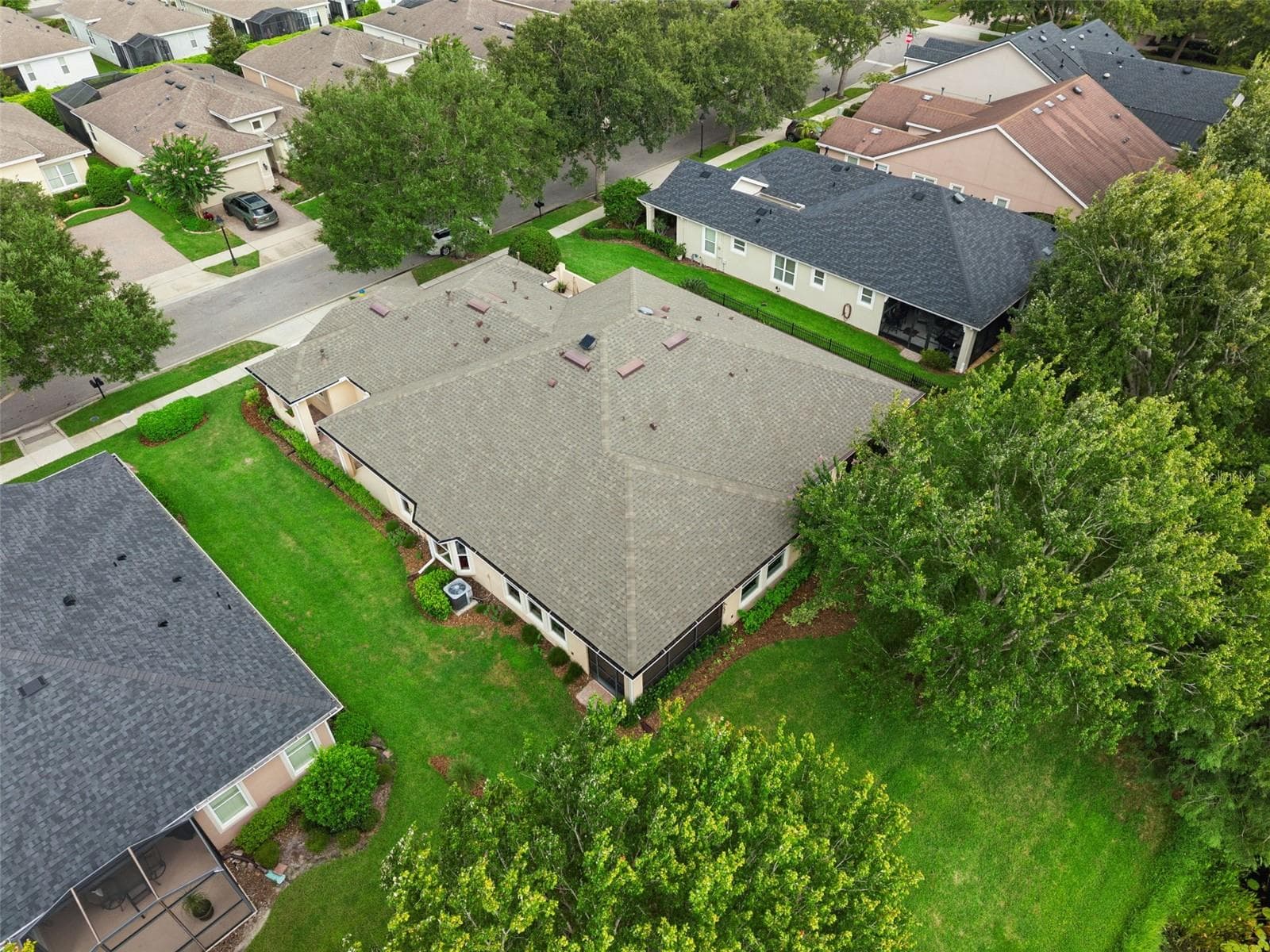 Aerial view of the villa w/ a 20' side yard that can be fenced - 1381 ABBOT WAY, DELAND