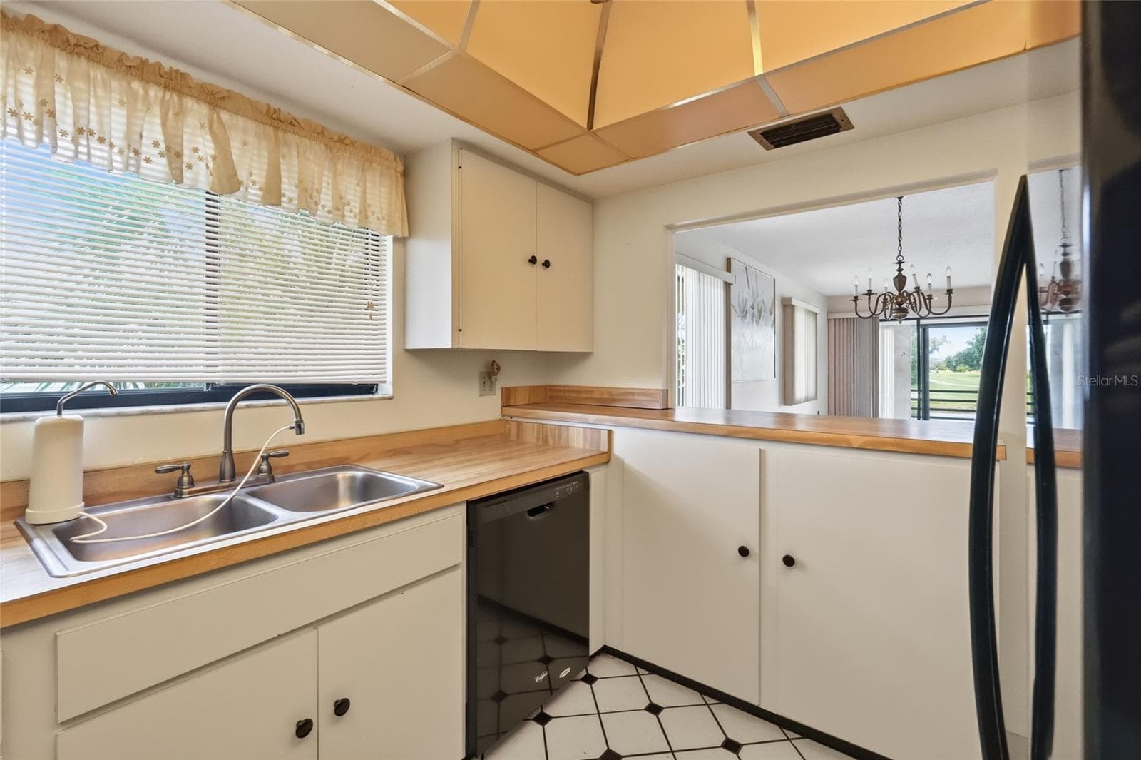 kitchen - 3500 EL CONQUISTADOR PKWY #332, BRADENTON
