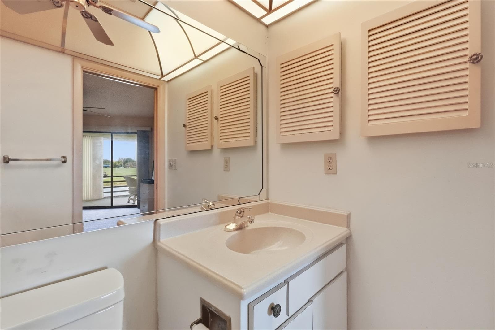 bathroom 2 - 3500 EL CONQUISTADOR PKWY #332, BRADENTON