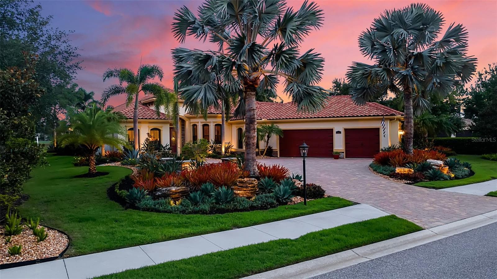 Single Family Residence at 15114 LINN PARK TER, LAKEWOOD RANCH, photo 5 of 94
