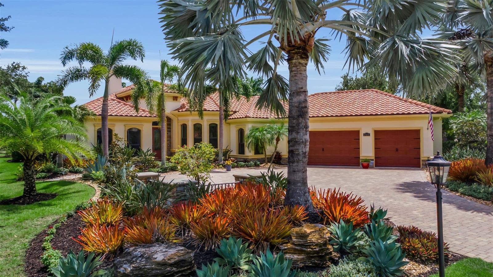 Single Family Residence at 15114 LINN PARK TER, LAKEWOOD RANCH, photo 13 of 94