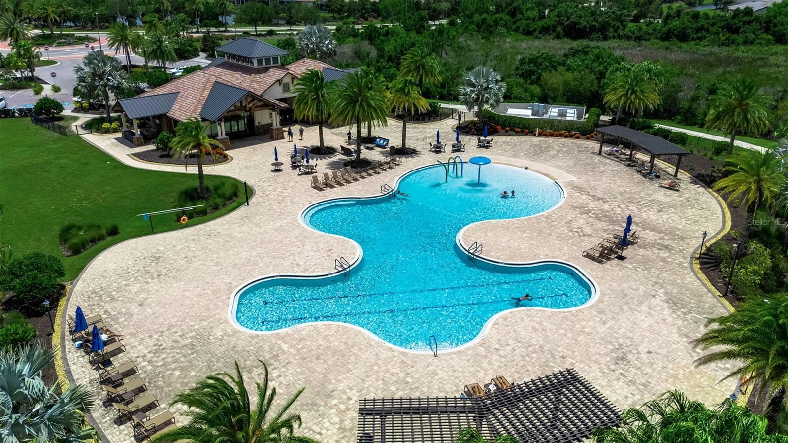 Single Family Residence at 15114 LINN PARK TER, LAKEWOOD RANCH, photo 29 of 94