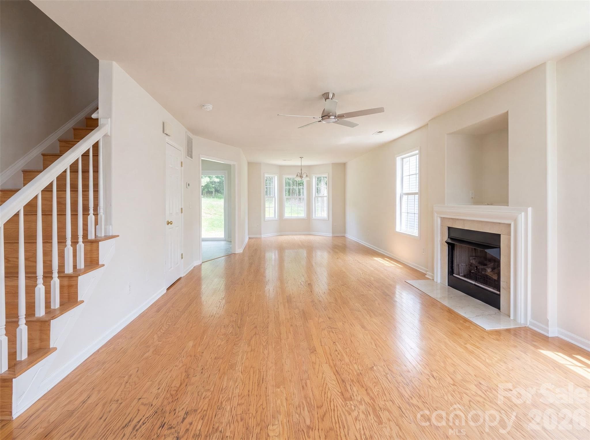 Single Family Residence at 5714 Waverly Lynn Lane, Charlotte, photo 3 of 15