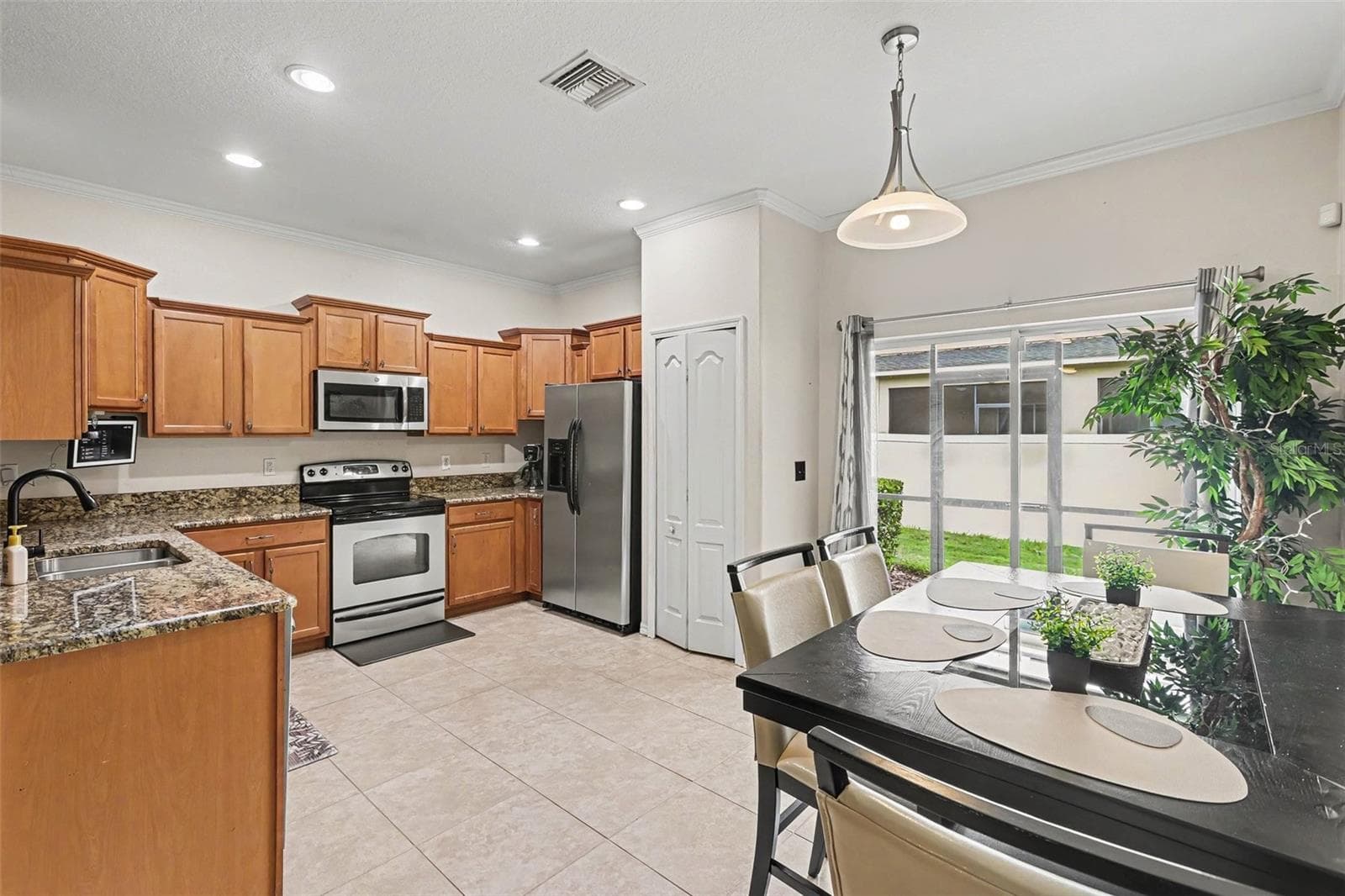 Townhouse at 2711 ISABELLA VALLEY CT, BRANDON, photo 9 of 26