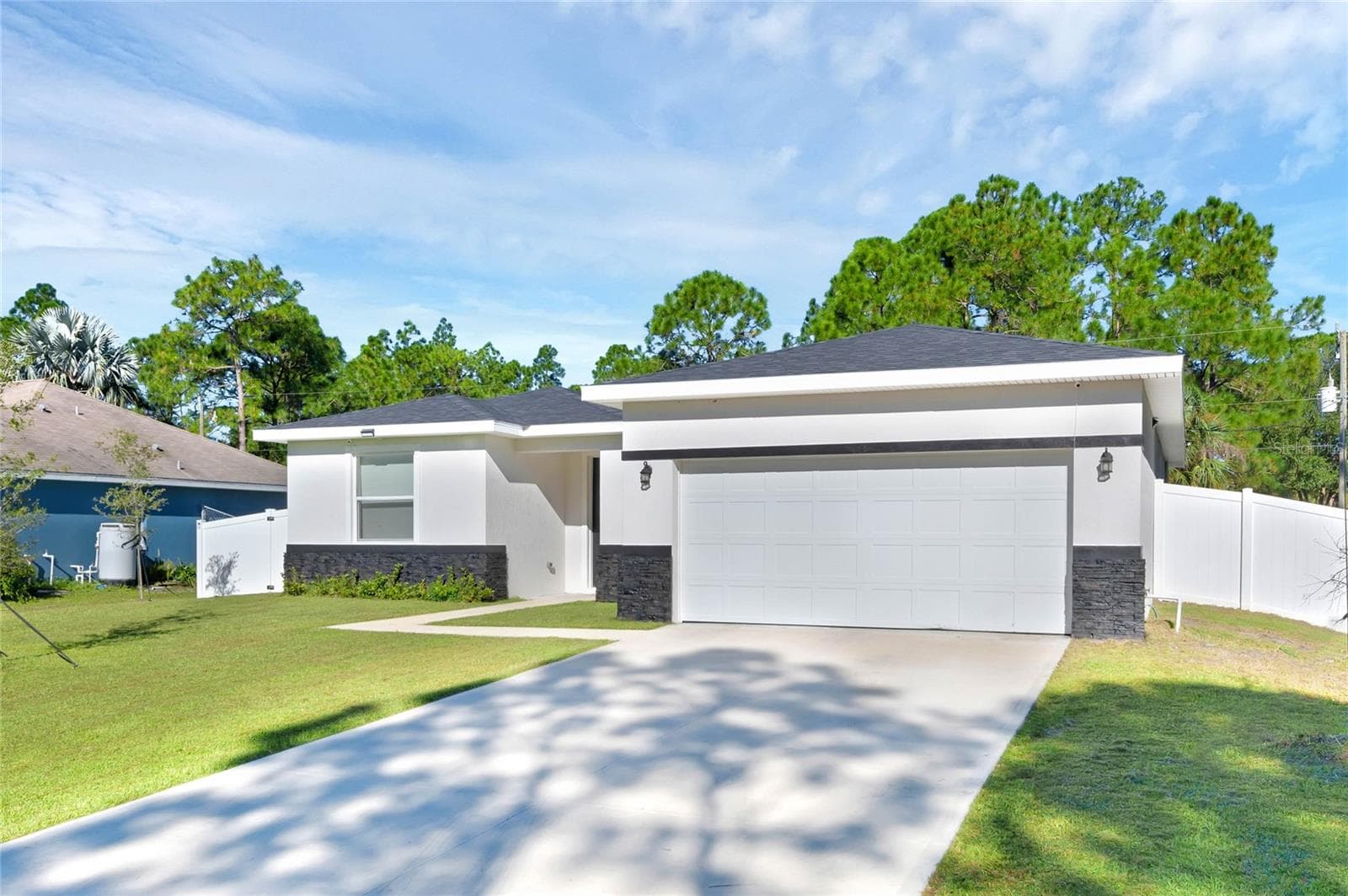 Single Family Residence at 643 FLYNN ST SE, PALM BAY, photo 2 of 22