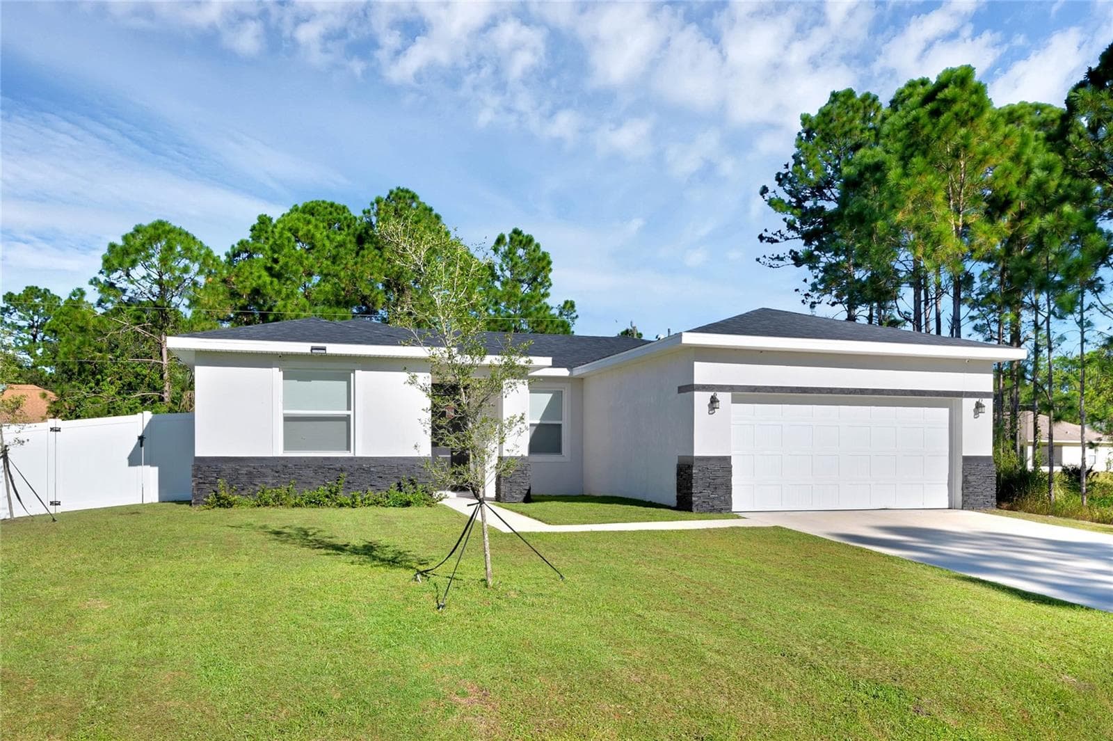 Single Family Residence at 643 FLYNN ST SE, PALM BAY, photo 3 of 22
